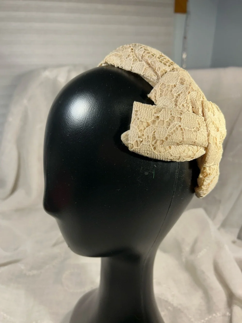 Vintage lace headpiece halo piece - Picture 5 of 11